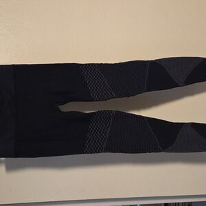 2 pairs Spanx leggings